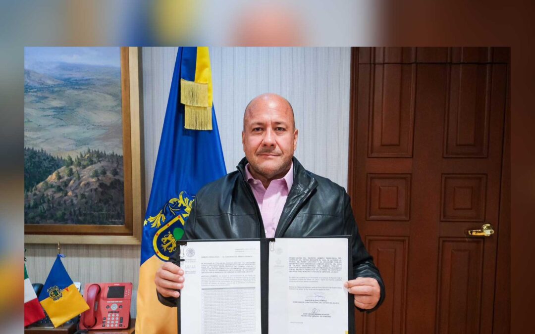 Alfaro firma decreto para que 73 bienes inmuebles regresen a comunidades de Temacapulín y Palmarejo