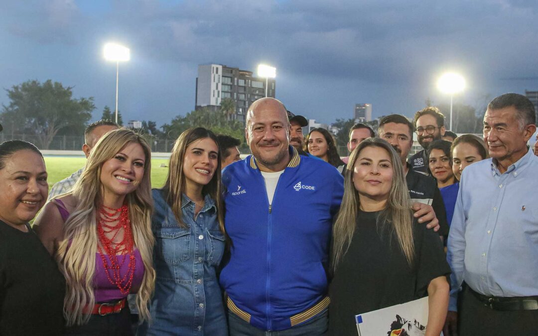 Premia el Gobernador a atletas jaliscienses y entrega renovado el polideportivo Revolución