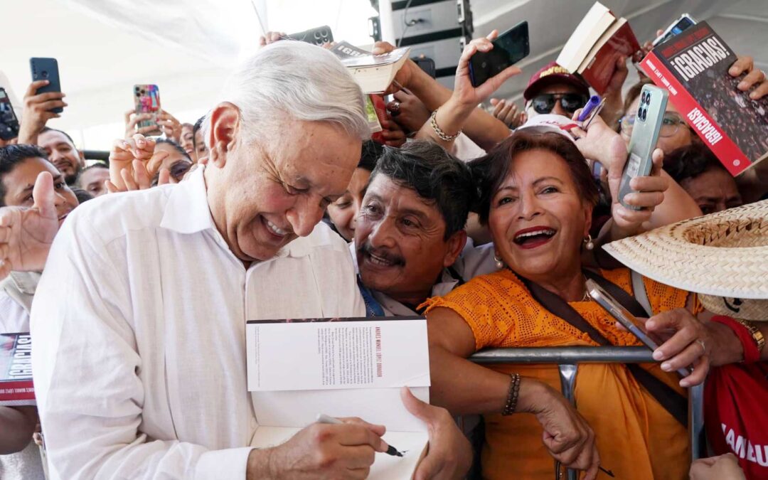 Encuesta: AMLO termina su sexenio con 77% de aprobación.- El País, W Radio y Enkoll