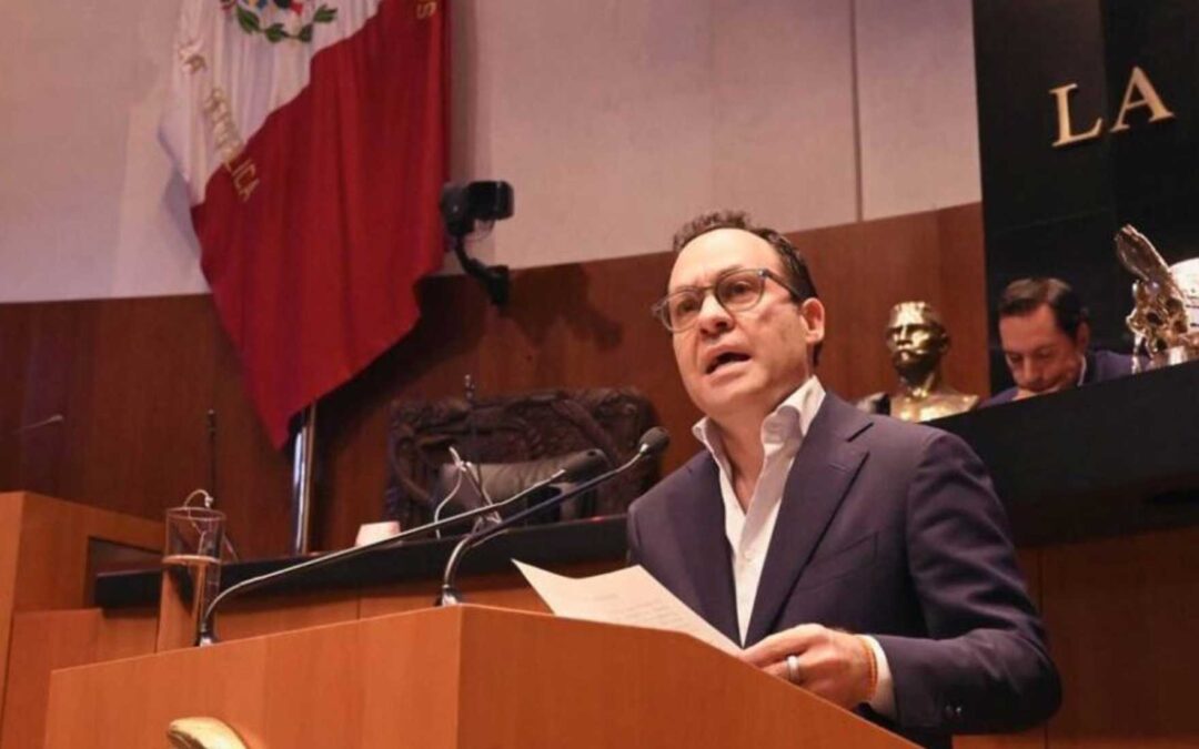 Atora Senado reformas de salarios y apoyo mensual para jóvenes, denuncia Clemente Castañeda