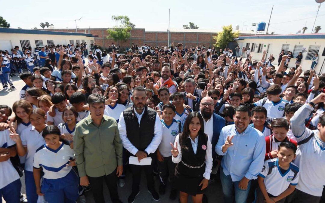 Gerardo Quirino arranca construcción del primer parque incluyente de Tlajo