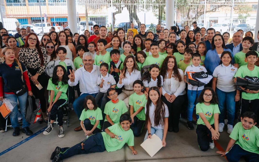 Arranca Verónica Delgadillo entrega de 181 mil paquetes de uniformes y útiles escolares en Guadalajara