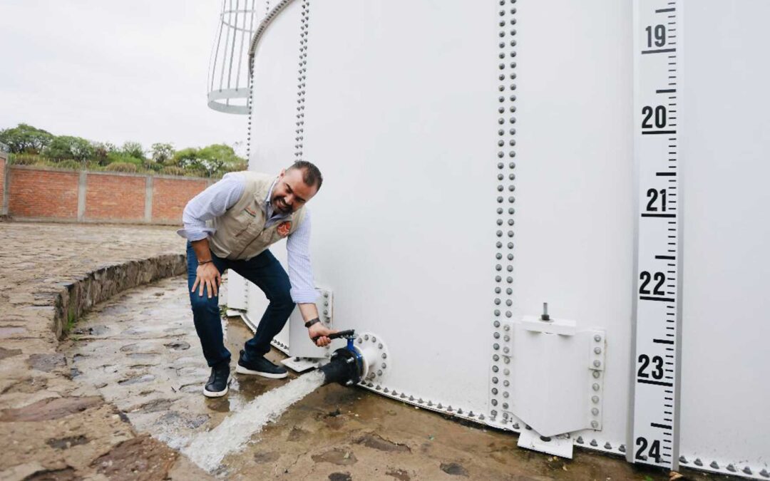 Gerardo Quirino garantiza agua para más de 40 mil habitantes de Arvento