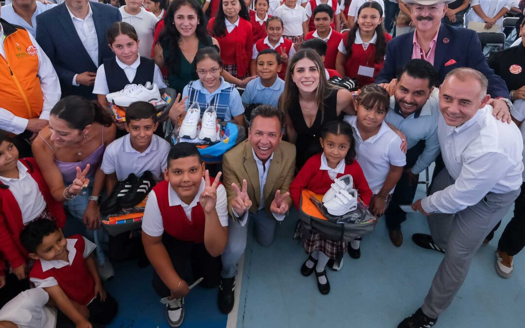 Encabeza Pablo Lemus entrega de primeros paquetes escolares del programa ¡Listo Jalisco!, en Teuchitlán