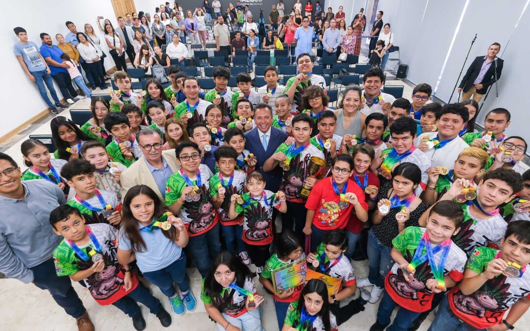Reconoce Lemus a estudiantes jaliscienses que participaron en la Olimpiada Internacional de Matemáticas SIMOC 2025