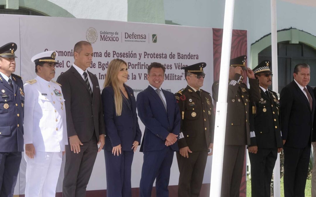 Acude Pablo Lemus a toma de protesta del comandante interino de la V Región Militar