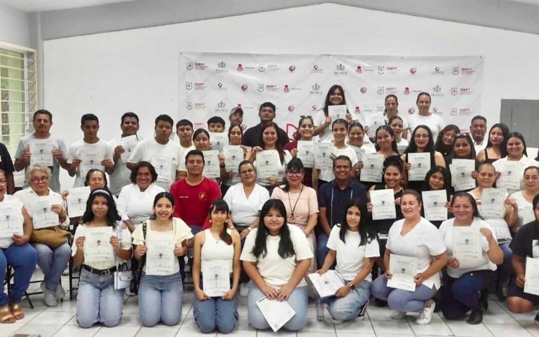 IDEFT: decenas de vallartenses culminan capacitación en oficios diversos