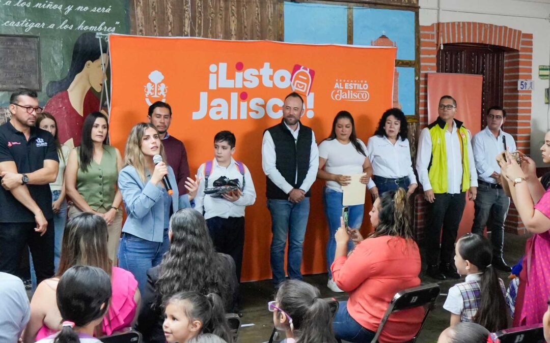 Entregan paquetes escolares del programa ¡Listo Jalisco! en la Sierra de Amula