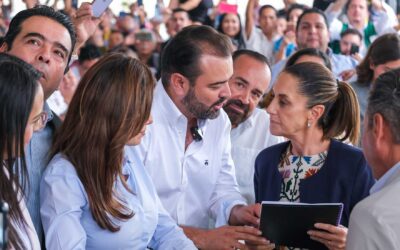 Quirino entrega a la presidenta, Claudia Sheinbaum, el Plan de Recuperación de Vivienda de Tlajomulco