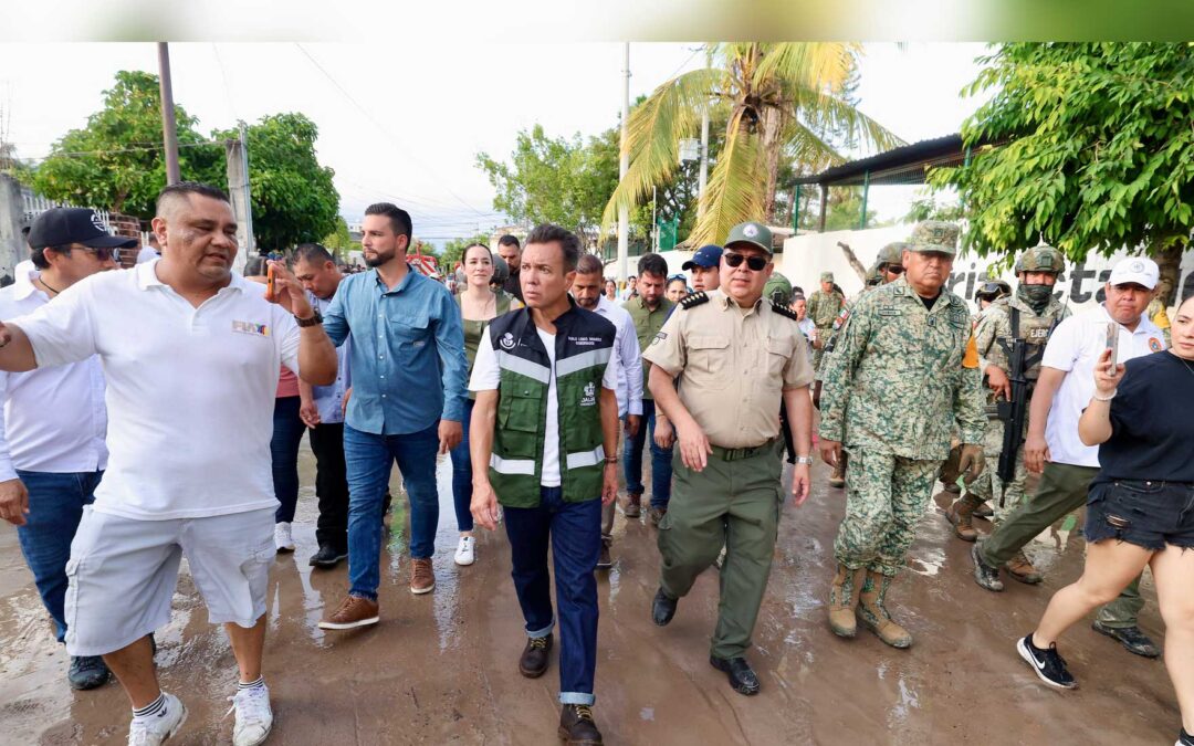 Acude Pablo Lemus Navarro a supervisión de trabajos en colonias afectadas de Puerto Vallarta