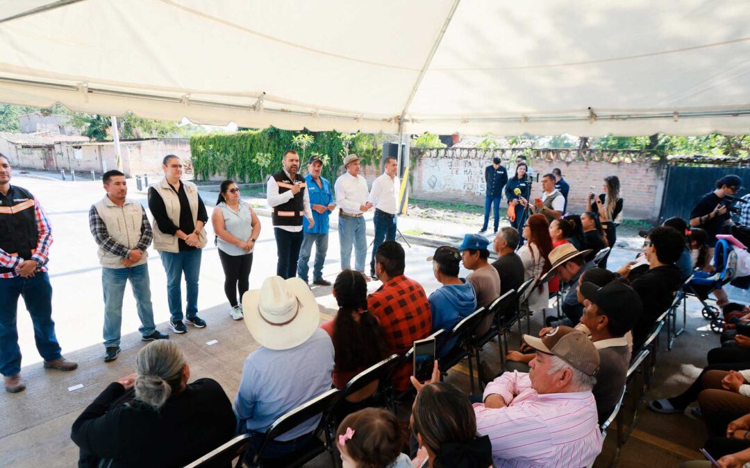 Gerardo Quirino entrega renovación de calle para mejor movilidad en Lomas de Tejeda