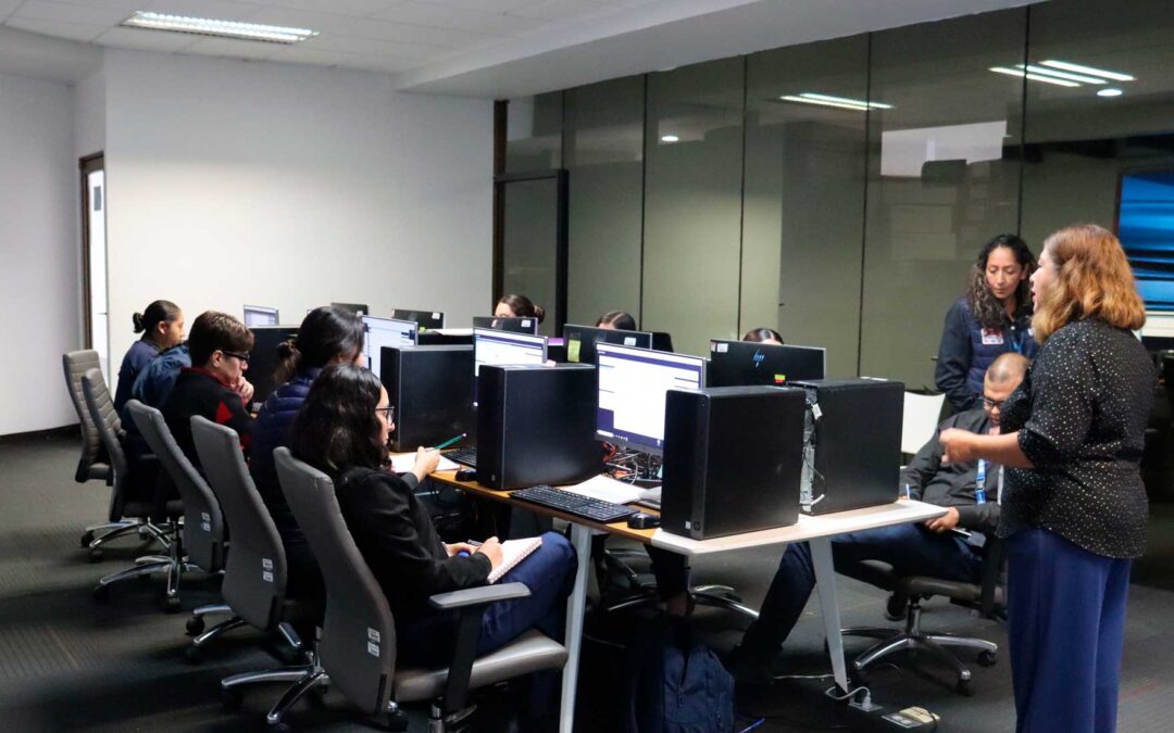 Capacita C5 Escudo Jalisco a operadores del 911 para mejorar la atención ciudadana