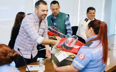 Tlajomulco entrega 115 uniformes nuevos a Protección Civil y Bomberos