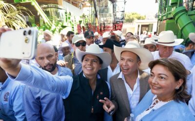 Pablo Lemus encabeza entrega de cosechadoras para tecnificar el campo cañero