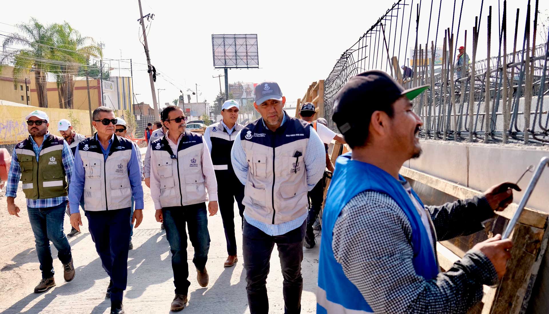 Supervisan avance en la construcción de estaciones de Mi Macro Periférico y L5