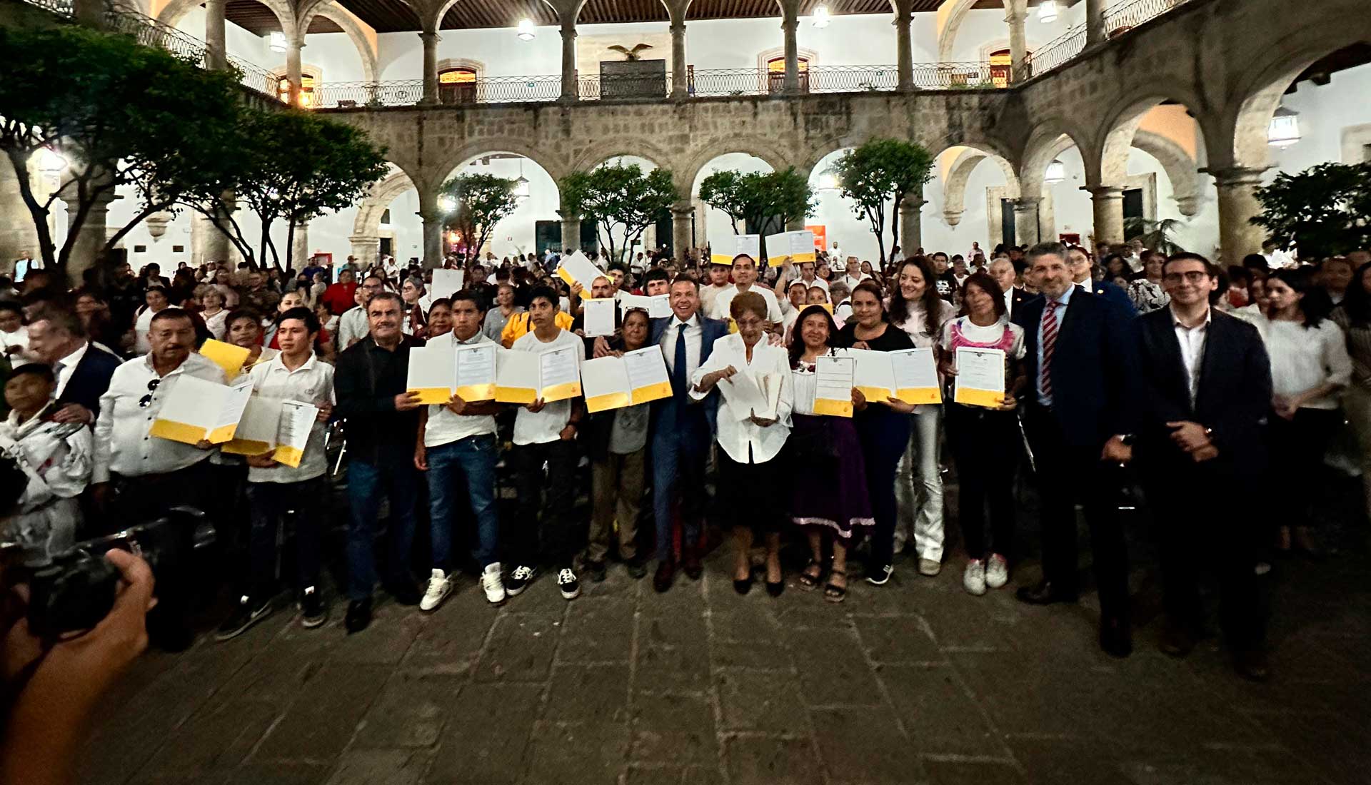 Supera Jalisco Meta Anual Global 2025 en educación para jóvenes y adultos