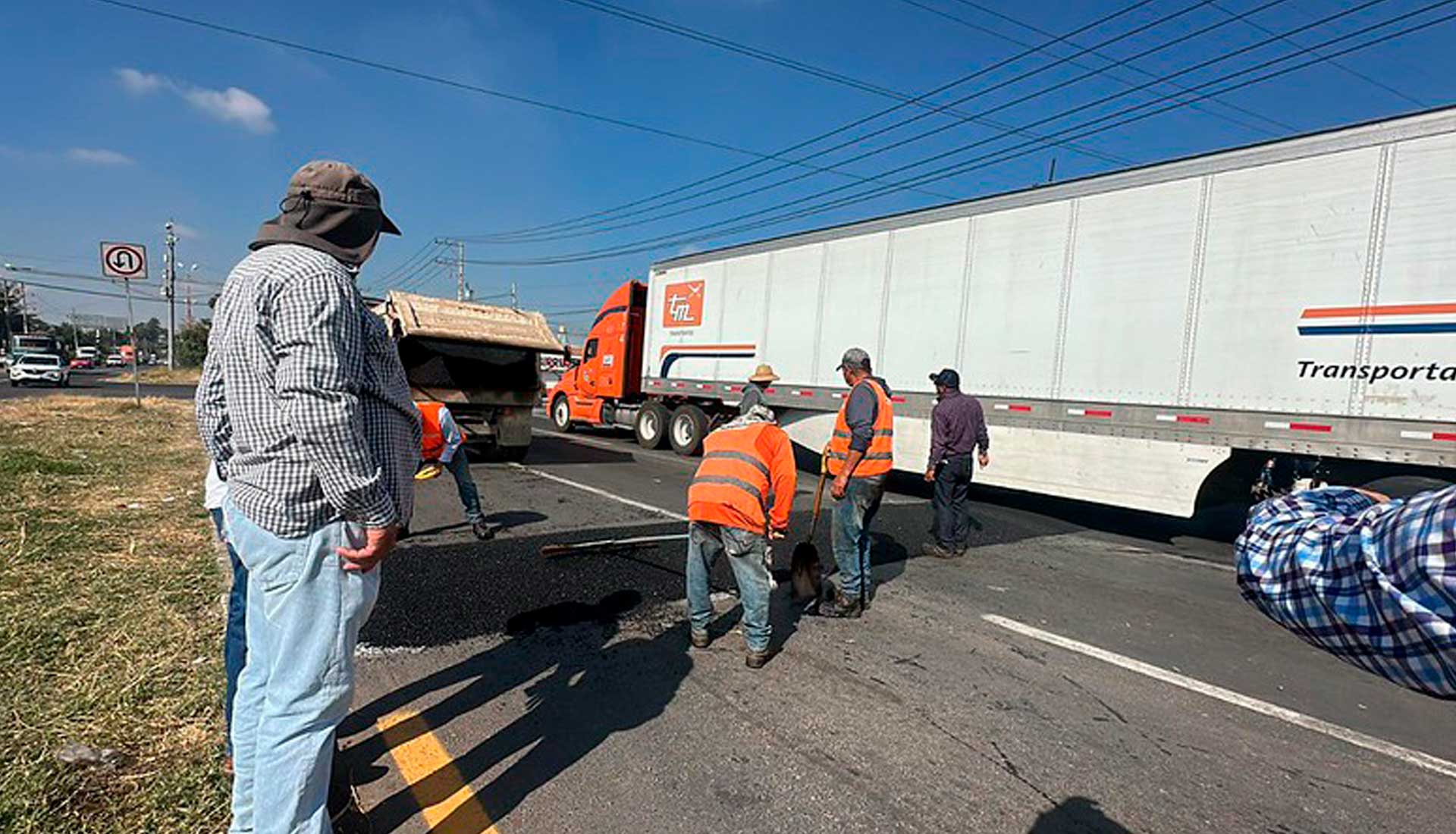 Tlajomulco refuerza el programa de bacheo y rehabilitación de empedrados en pueblos originarios