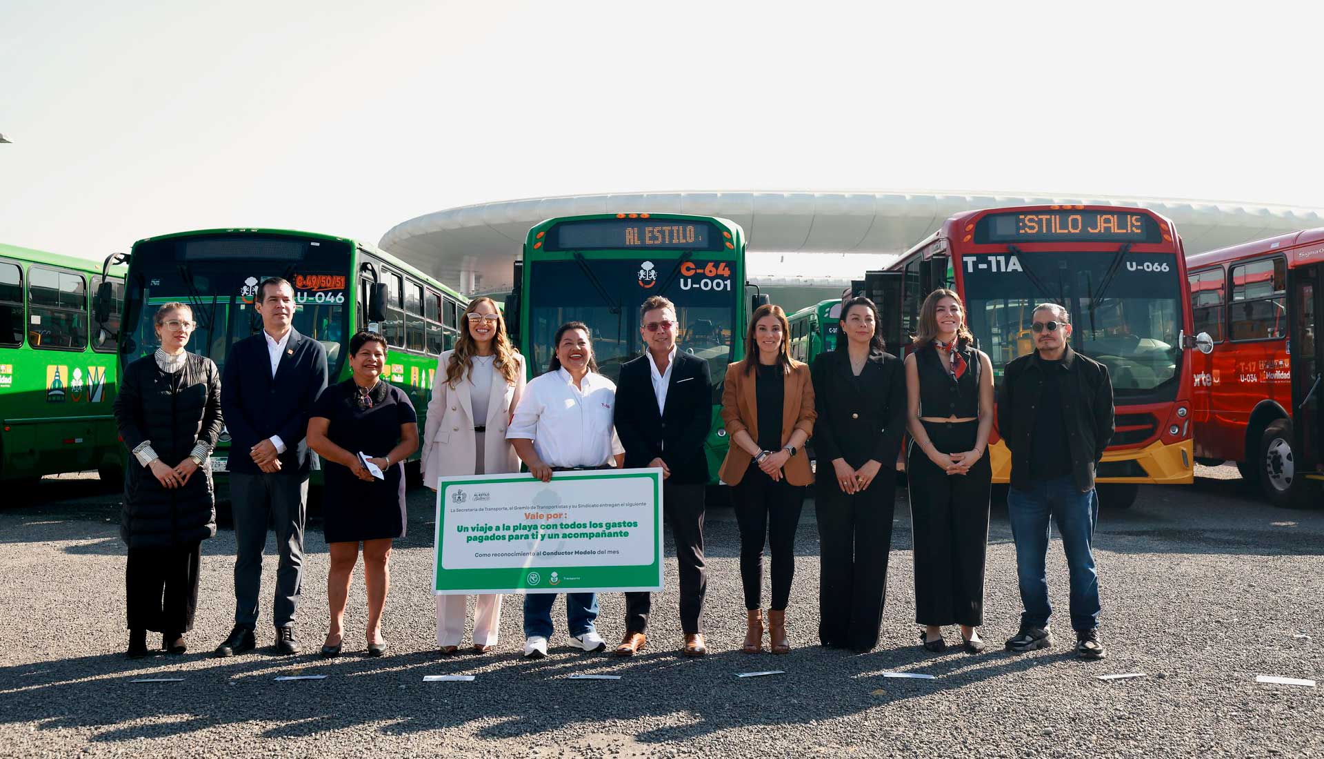Encabeza Lemus entrega de 100 nuevas unidades de transporte público