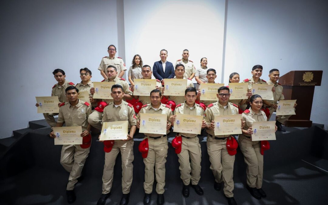 Refuerza Guadalajara su cuerpo de Bomberos con 15 nuevos elementos