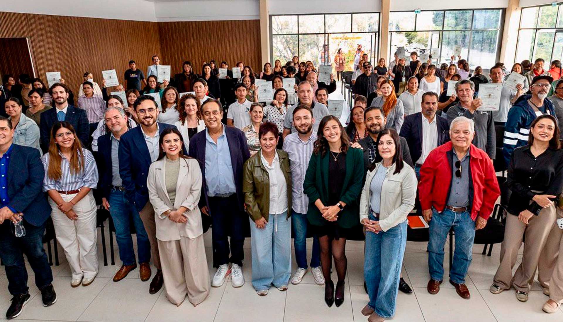 IDEFT entrega casi mil constancias en Zapopan del programa “Aprende, Avanza y Crece Al Estilo Jalisco”