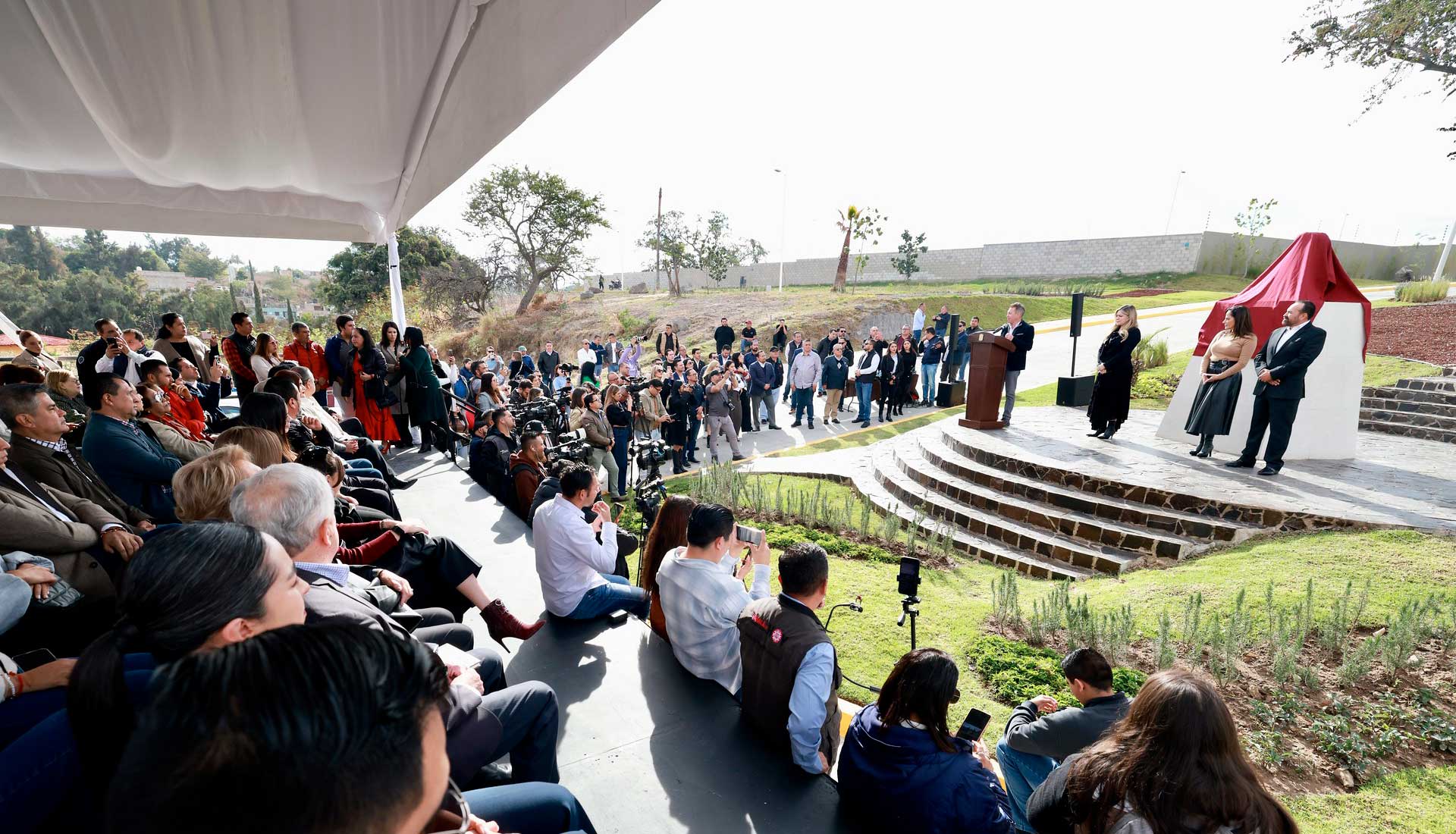 Acude Pablo Lemus a develación del de Aristóteles Sandoval, ex Gobernador del Estado