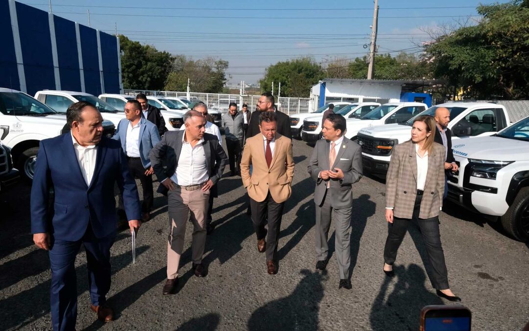 Fortalece Gobierno del Estado al IJCF con entrega de vehículos, uniformes y equipamiento para áreas operativas