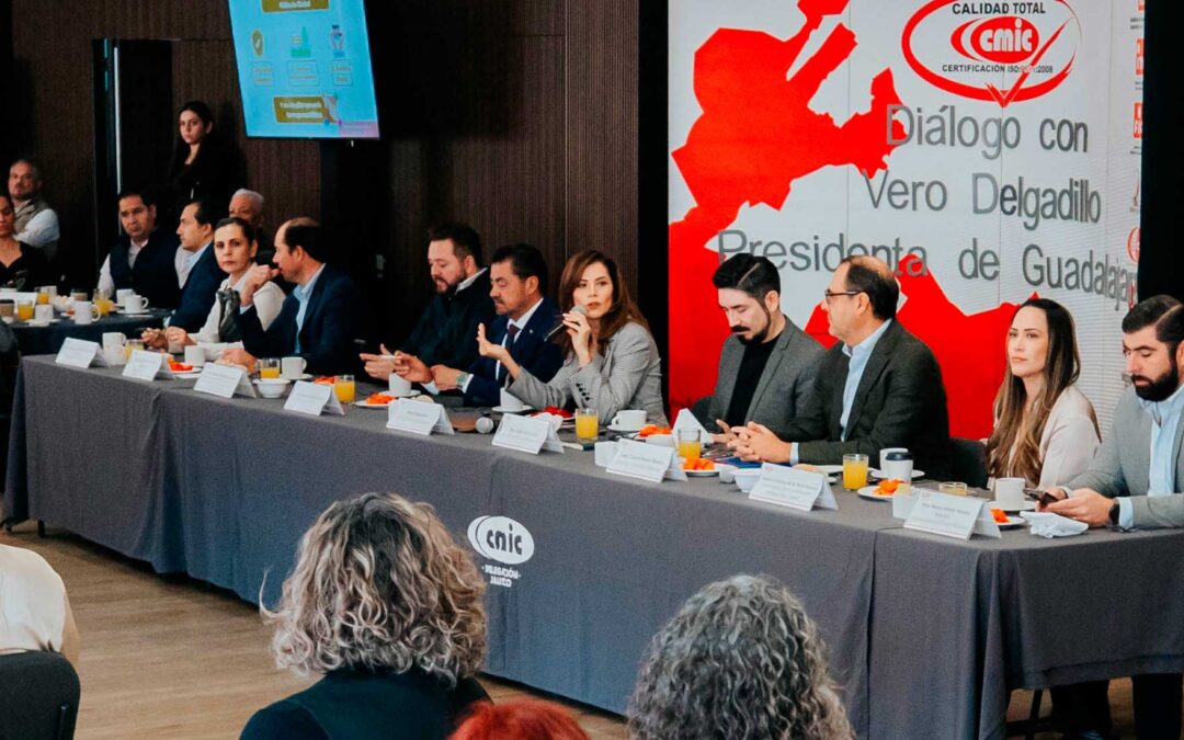 Presenta Vero Delgadillo ante CMIC, Plan de Obra Pública 2026 con enfoque social