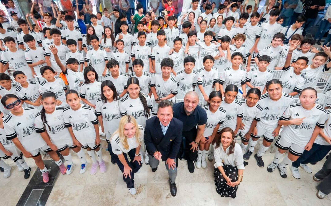 Participa Pablo Lemus en convivencia del exfutbolista Roberto Carlos con niñas y niños