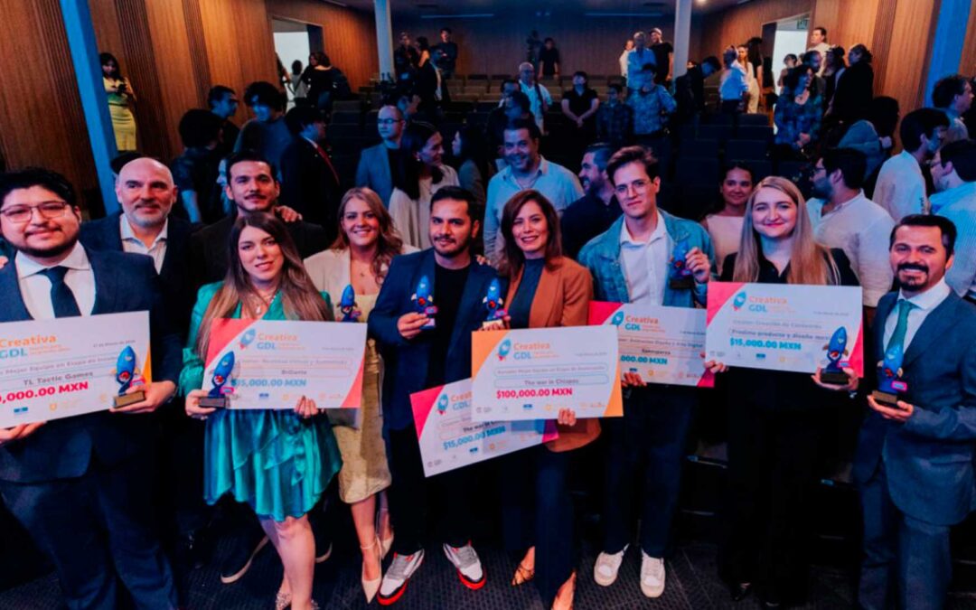 Premia Vero Delgadillo a ganadores de la quinta generación de Creativa GDL