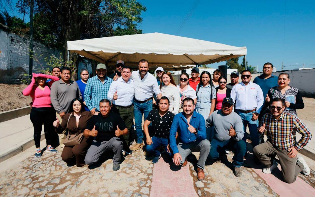 Gerardo Quirino entrega la renovación de la calle Matamoros en San Sebastián