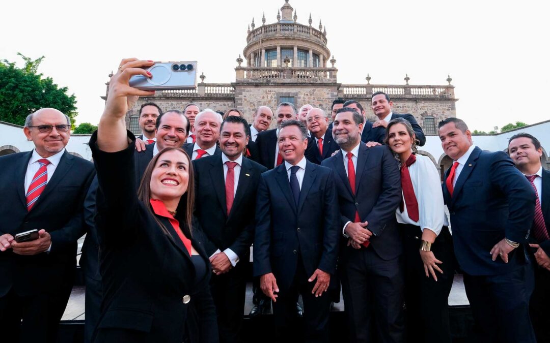 Toma protesta Pablo Lemus a nuevo Consejo Directivo de CMIC Delegación Jalisco