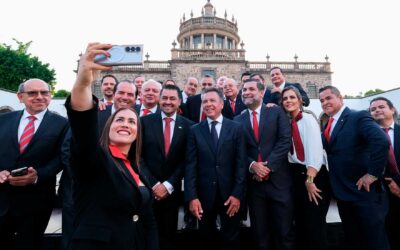 Toma protesta Pablo Lemus a nuevo Consejo Directivo de CMIC Delegación Jalisco