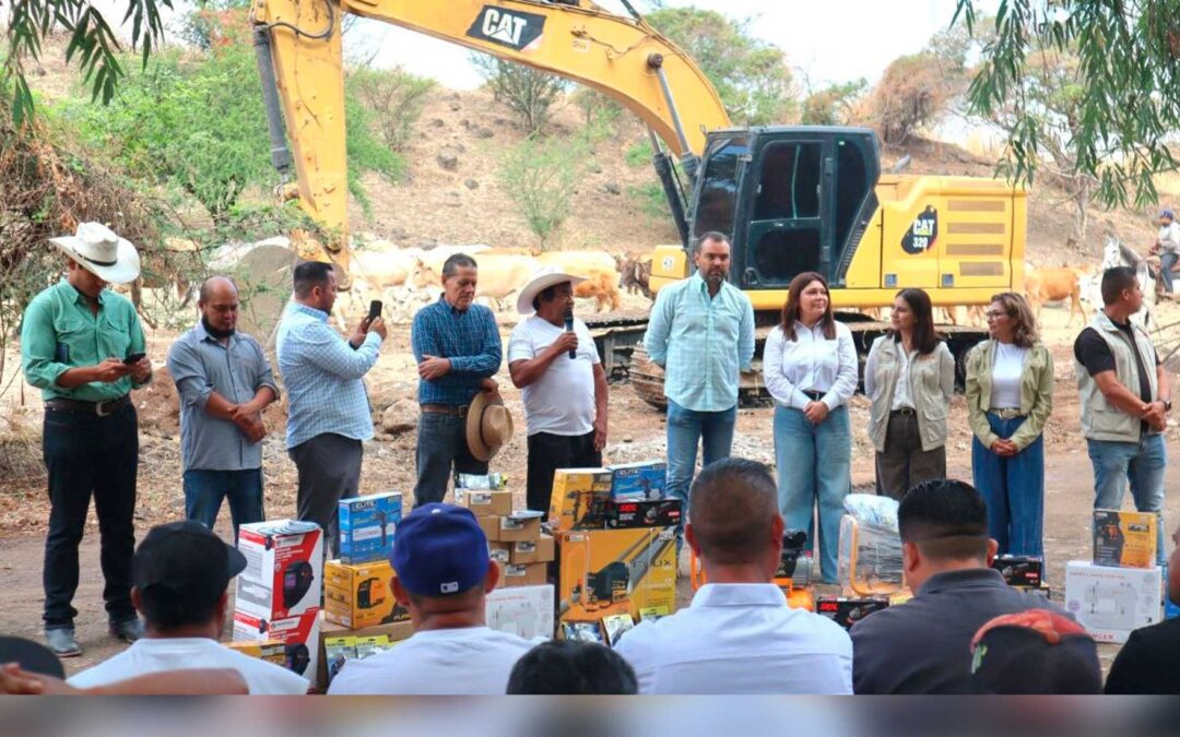 Gerardo Quirino impulsa limpieza y rehabilitación de minas de basalto en San Lucas Evangelista