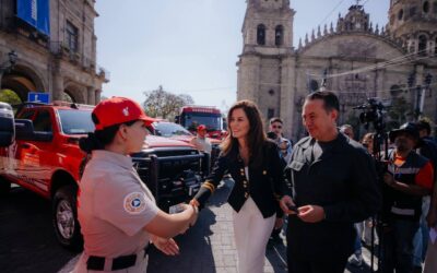 Fortalecen a Bomberos de Guadalajara con nuevas unidades y uniformes en su 103 aniversario