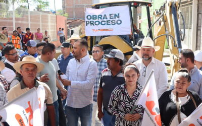 Gerardo Quirino da el banderazo a obras en la calle Allende en San Juan Evangelista