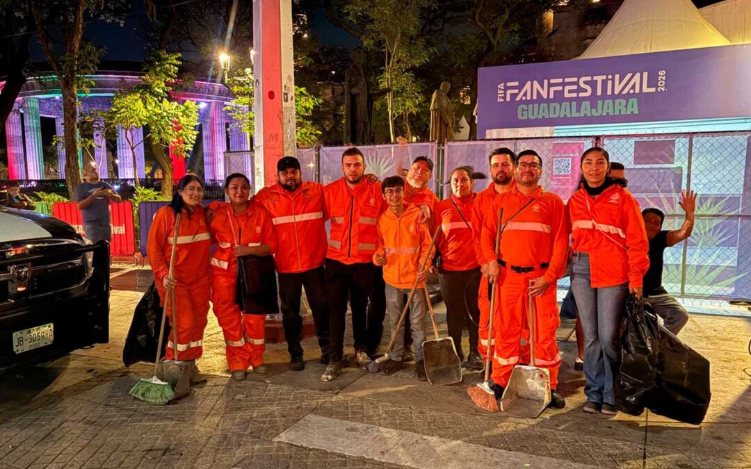 Recoleta Servicios Públicos 36.8 toneladas de basura en el primer día del FIFA Fan Festival