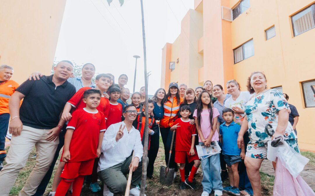 Cumple Vero Delgadillo compromiso en el sur: Transforma la Unidad Habitacional Álamo Industrial
