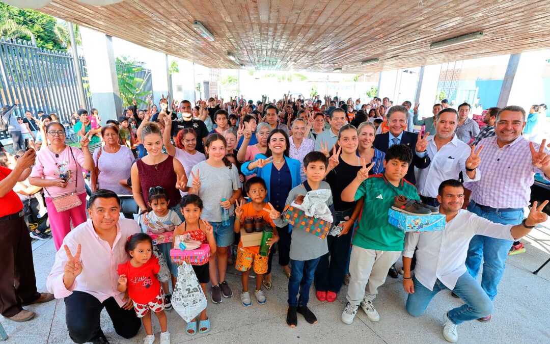 El Gobierno de Zapopan y Zapakids entregan 200 pares de calzado a niñas y niños de La Haciendita