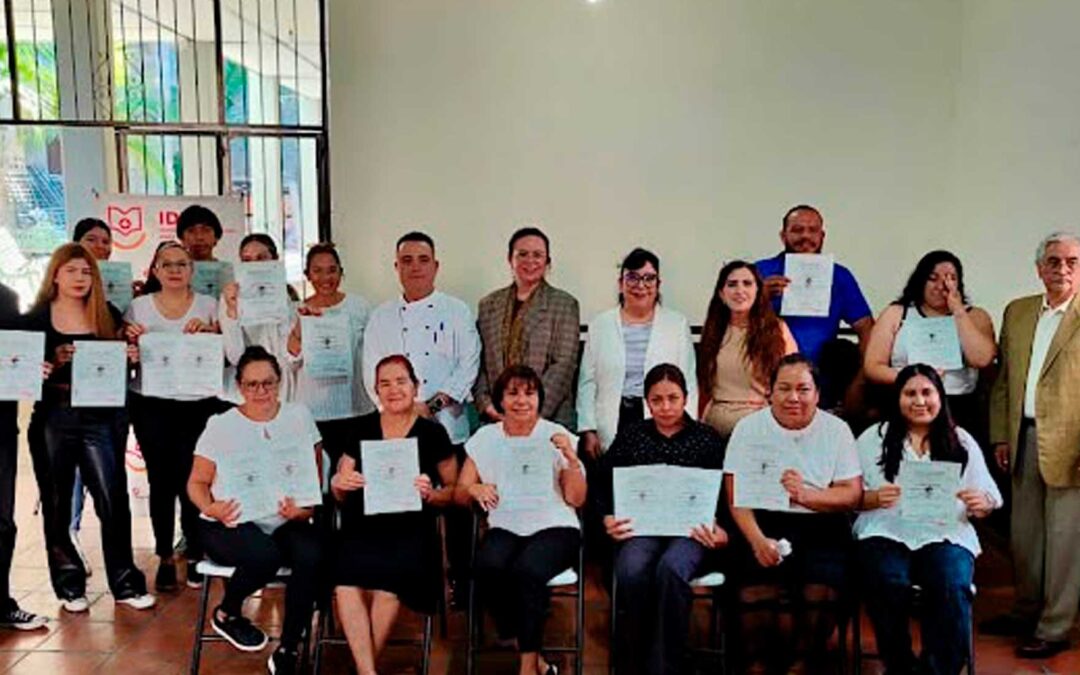 Egresados del IDEFT fortalecen su futuro laboral en Ixtlahuacán