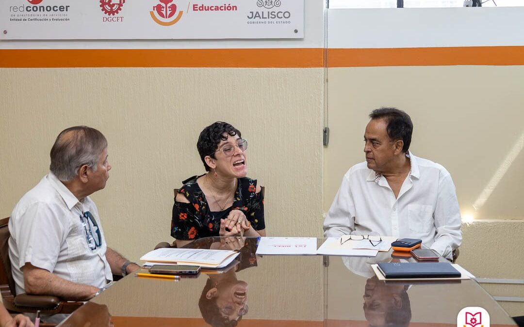 Impulsa IDEFT certificación de alto nivel para intérpretes de Lengua de Señas Mexicana