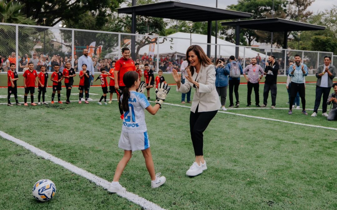 Guadalajara recupera espacios públicos con la renovación de 26 unidades deportivas y 100 parques iluminados