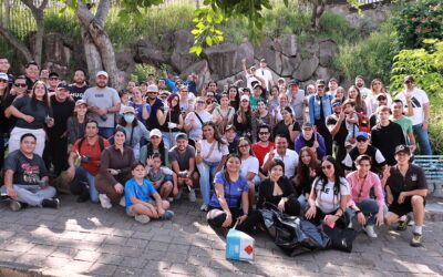 Presenta Vero Delgadillo a niñas y niños de Lomas del Paraíso programas para cuidar de las infancias