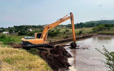 Inicia CEA trabajos de desazolve en presa Tecata y arroyo Zapotlanejo para reducir riesgos por inundaciones