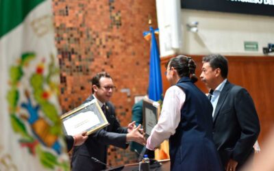 Reconocen trayectoria de trabajadores del Congreso Del Estado en sesión solemne