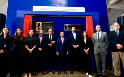 Develan Pablo Lemus y Comité Organizador Guadalajara 2026, placa conmemorativa de la Copa de Futbol 2026