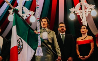 Vero Delgadillo encabeza el Grito de Independencia en la Glorieta Chapalita