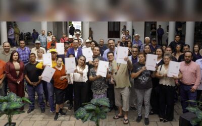 Entrega Prodeur certeza jurídica a más de 400 familias de Tecolotlán