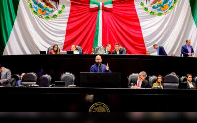 El diputado federal, Pablo Vázquez, celebra la aprobación de la tipificación del reclutamiento forzado de personas