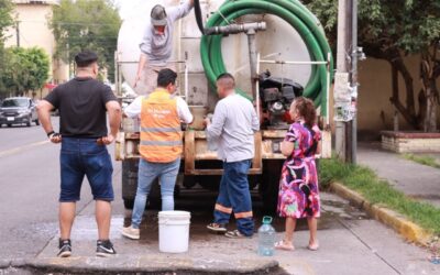 Zapopan y Guadalajara refuerzan el suministro de agua con pipas y apoyos a familias
